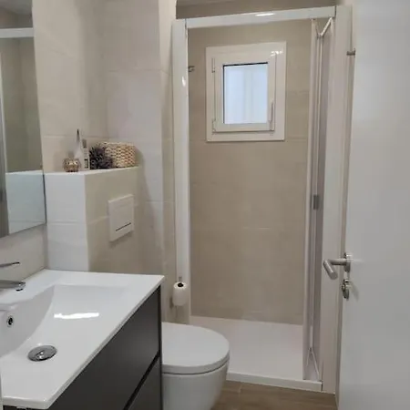 Apartamento Reformado Con Aparcamiento. Playa 5min A Pie.