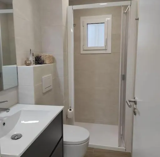 Reformado Con Aparcamiento. Playa 5min A Pie.