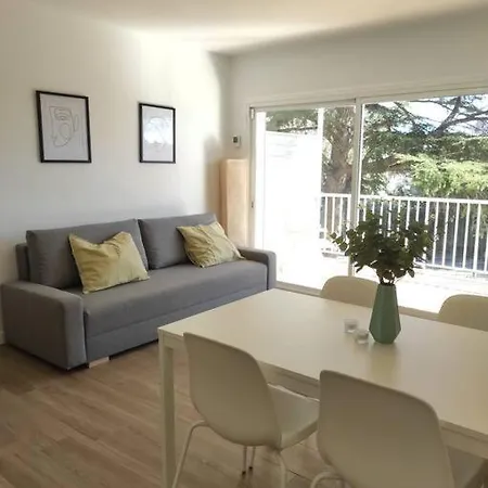 Reformado Con Aparcamiento. Playa 5min A Pie.