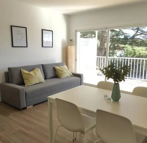 Reformado Con Aparcamiento. Playa 5min A Pie.